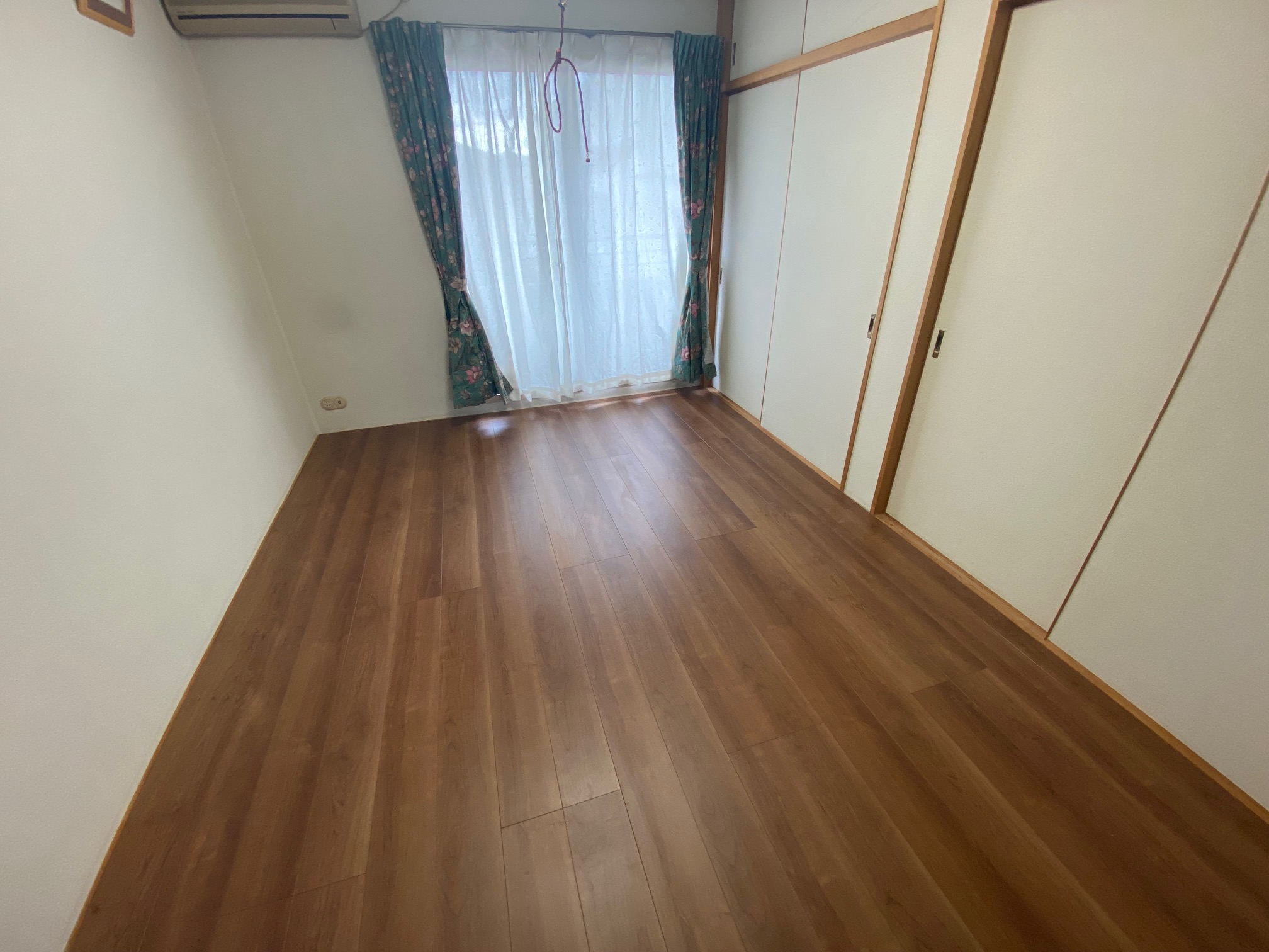 １階の和室の押入れを撤去して広々洋室へ