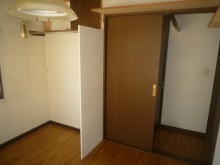 間仕切り壁を解体して広い空間の洋室に施工