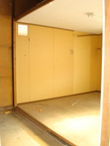 プレパブ小屋をくつろげるお部屋にリフォーム