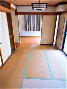 駐車場として使える庭に！内装は間取りを変更