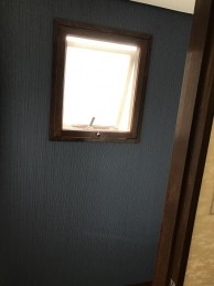 トイレの内装をシックで落ち着いた雰囲気に