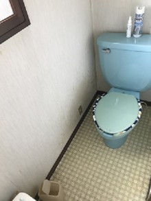 トイレの内装をシックで落ち着いた雰囲気に