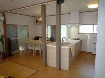 和室を解体して広々としたキッチンスペースを確保