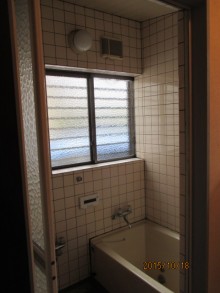 白を基調とした清潔感ある水廻り