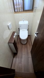 入口段差を解消・シンプルなデザインのトイレに交換