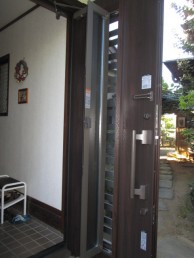 たった1日で採風可能な玄関サッシにリフォーム