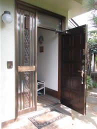 たった1日で採風可能な玄関サッシにリフォーム