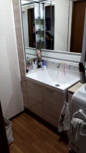収納力アップで片づけやすい洗面化粧台