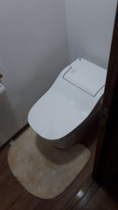 トイレに余裕が出るよう便器と手洗いを配置