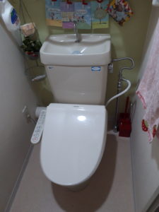 水の飛び跳ねを軽減されたトイレ
