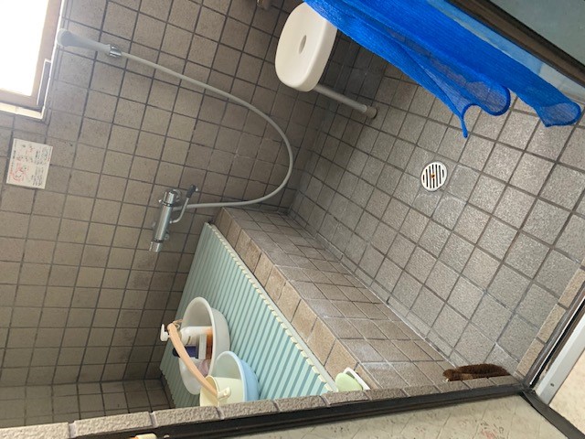 冷たい在来の浴室から快適なユニットバスへ。