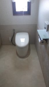 たった半日で高性能タンクレストイレに交換