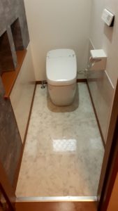 床の変色をフロアタイル張り替えで目立ちにくく