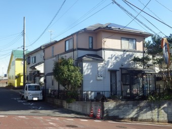 落ち着いた色合いの外壁・シリコン塗料で耐久力アップ
