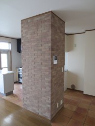 家電収納棚部分をタイル貼り
