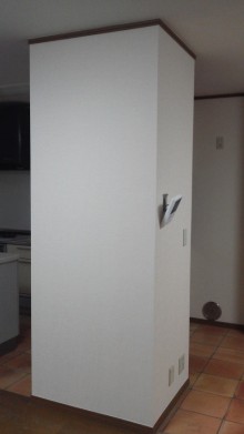 家電収納棚部分をタイル貼り
