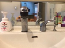 トイレ交換に伴いクロスも張り替え