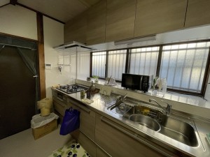 浴室に脱衣所を用意・外観はアルミ製のテラス屋根を設置