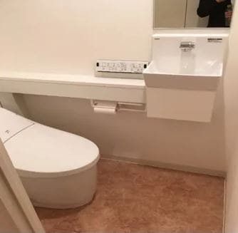 トイレにタンクではなく別途手洗い場を設置