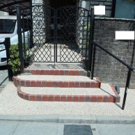 外階段を増やして安全性確保
