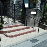 外階段を増やして安全性確保