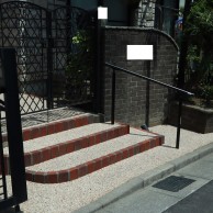 外階段を増やして安全性確保