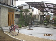 車庫を新設・玄関アプローチを開放的に施工