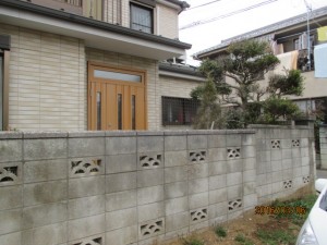 車庫を新設・玄関アプローチを開放的に施工