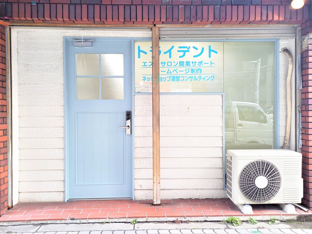 事務所を明るいレンタルスペースに