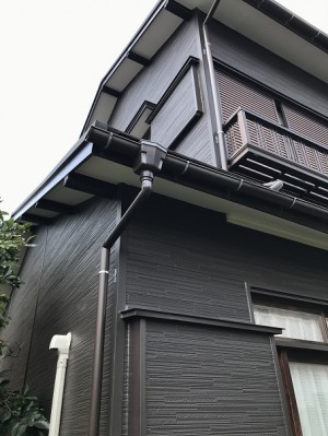 経年劣化による外壁に金属サイディングを重ね貼り