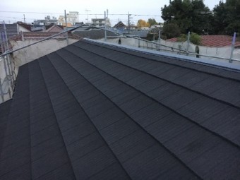 軽量金属屋根で建物にかかる重さを軽減