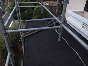 軽量金属屋根で建物にかかる重さを軽減