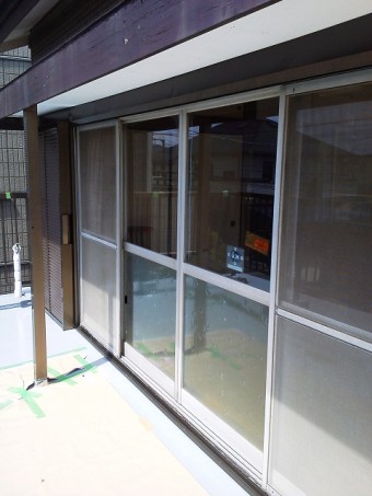 雨漏りが発生した雨戸をアルミ製に交換