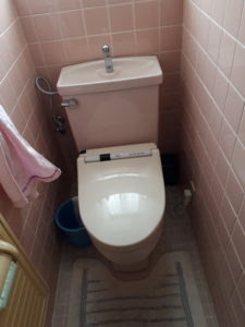 明るい空間のトイレに仕上げ