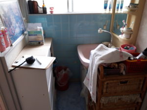 シックな雰囲気漂うおしゃれな洗面所