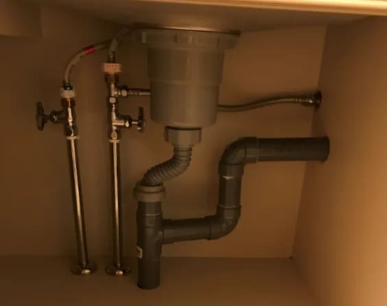 キッチンの給排水を活用して手洗い器を設置