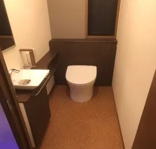 トイレに大きな受けの手洗いを設置