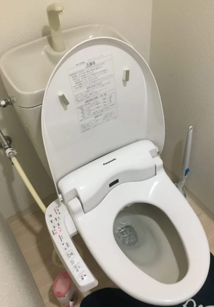 節水型トイレに交換&内装クロス・フロアも一新