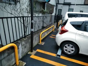 古くなり歪んだフェンスを改修
