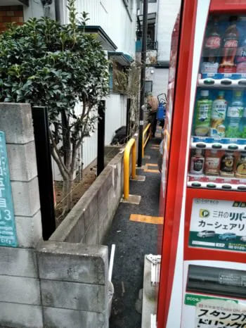 古くなり歪んだフェンスを改修