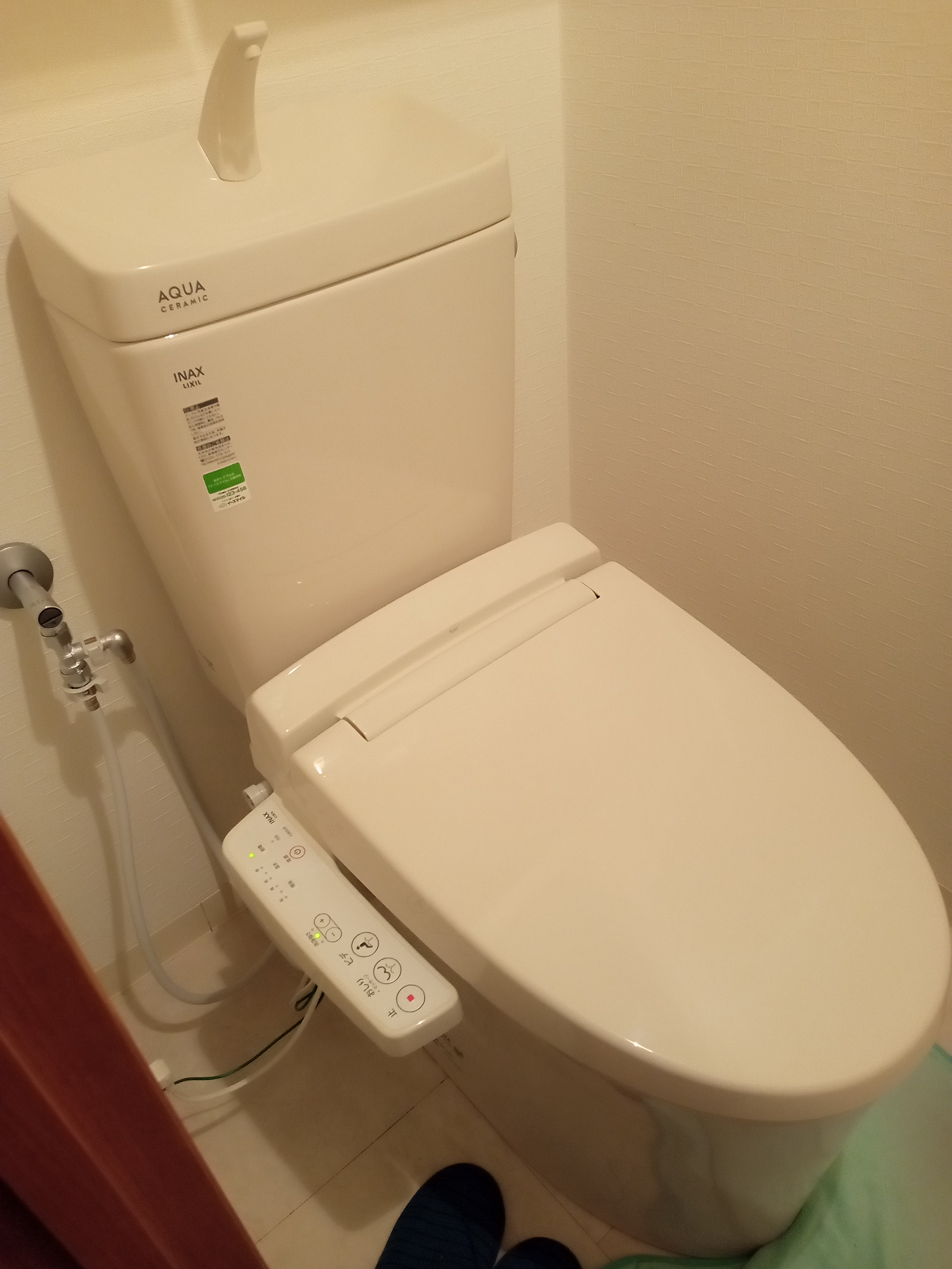 清掃しやすい最新トイレに取り換え