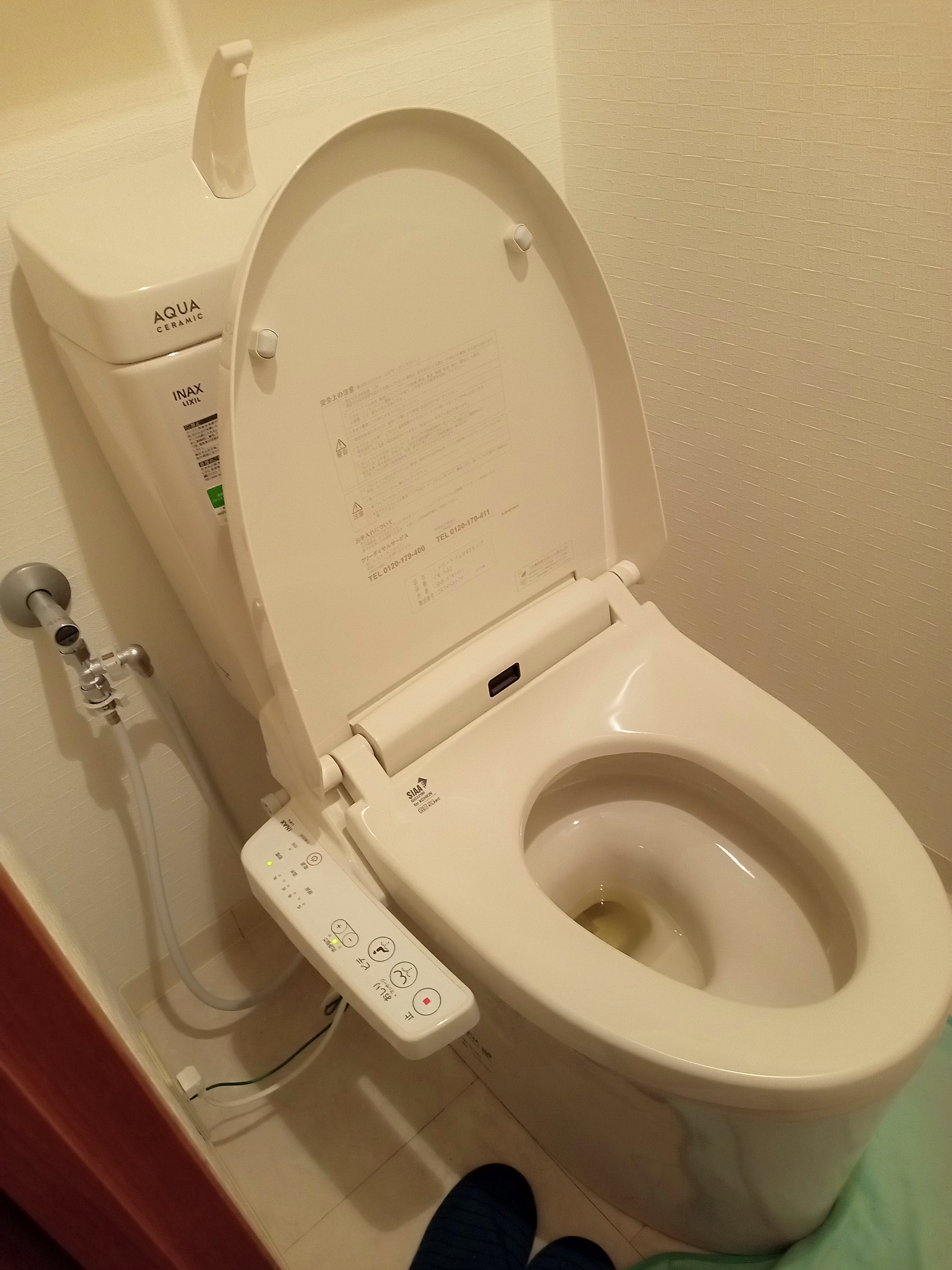 清掃しやすい最新トイレに取り換え