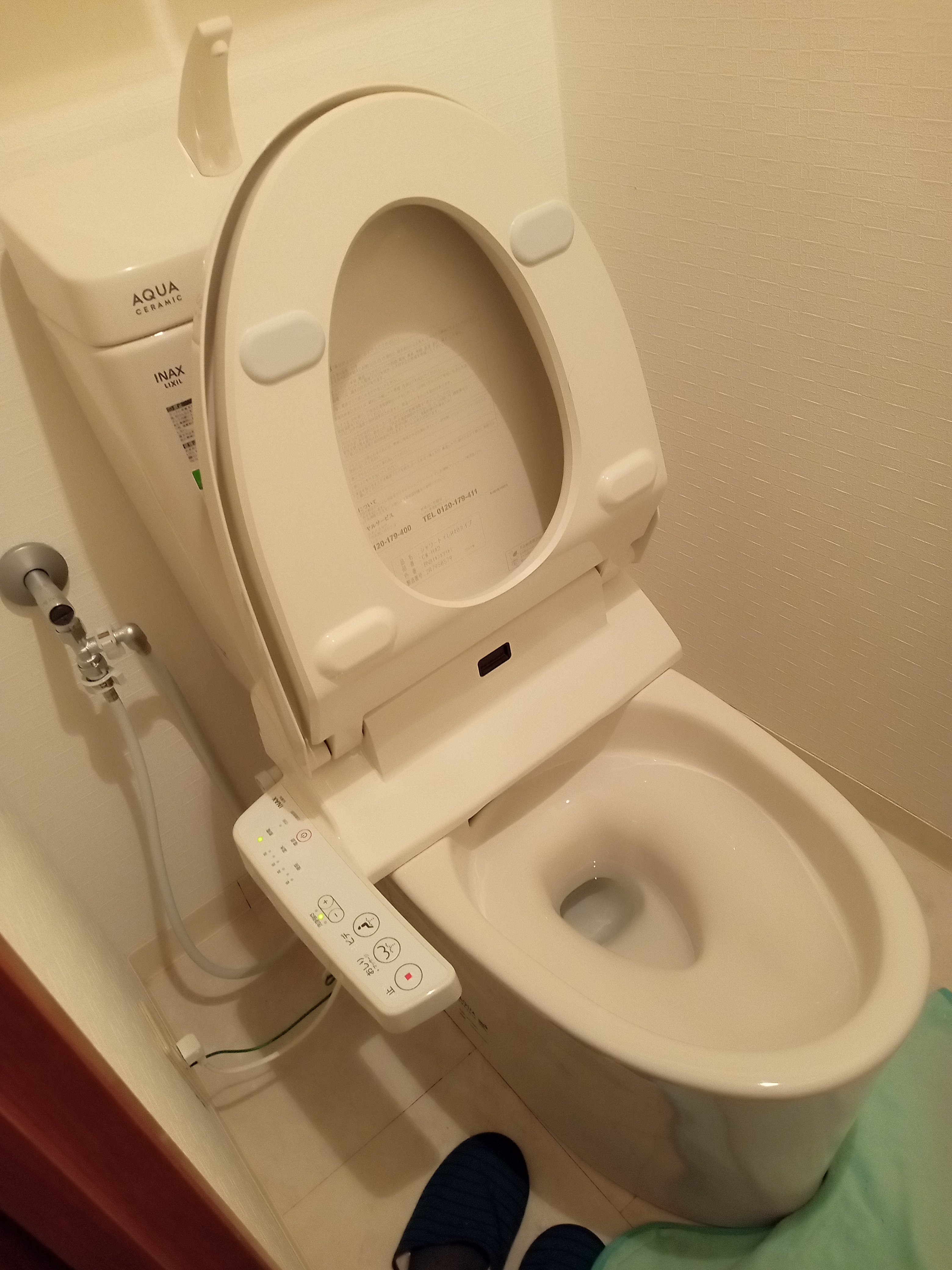 清掃しやすい最新トイレに取り換え