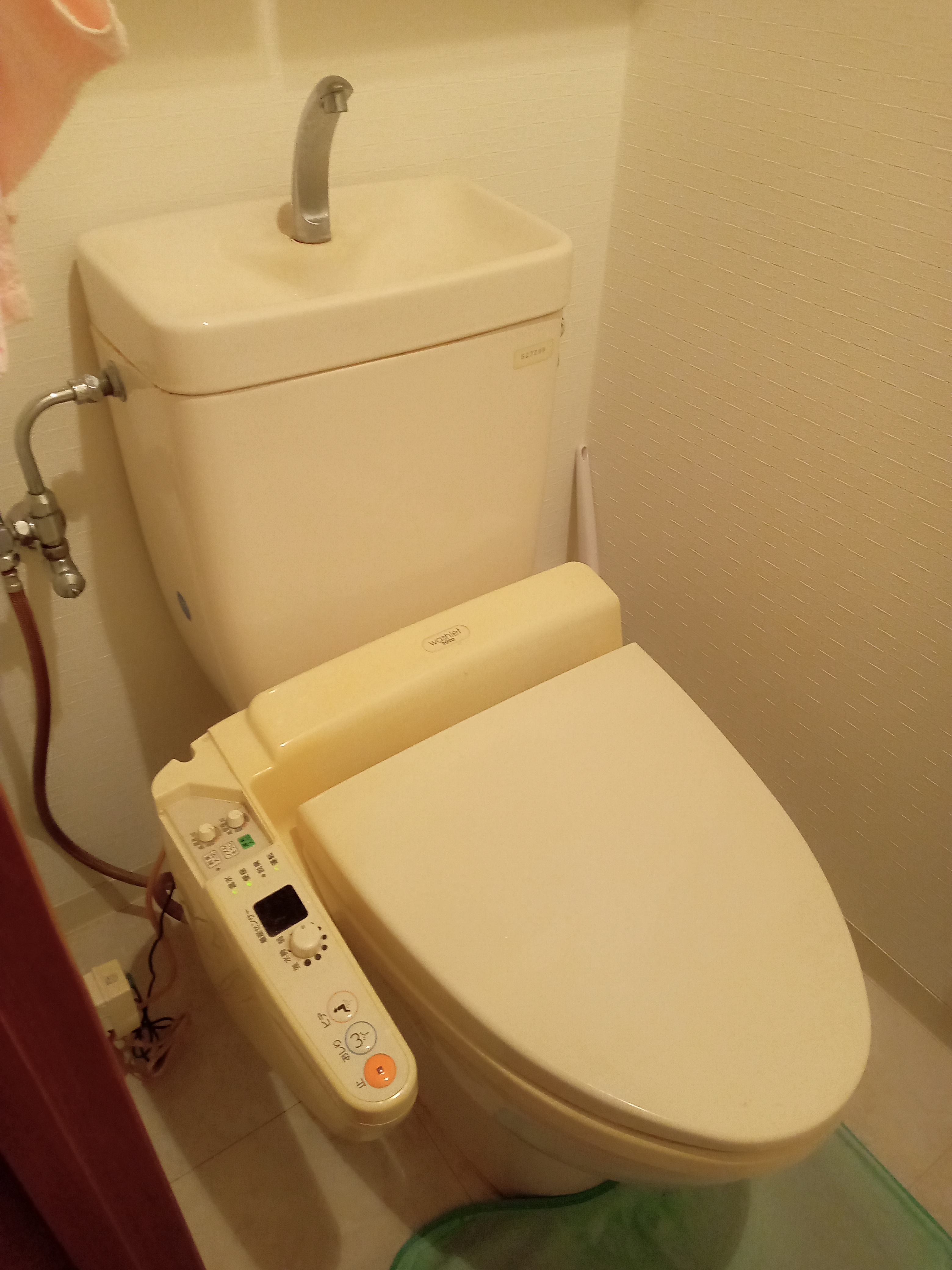 清掃しやすい最新トイレに取り換え