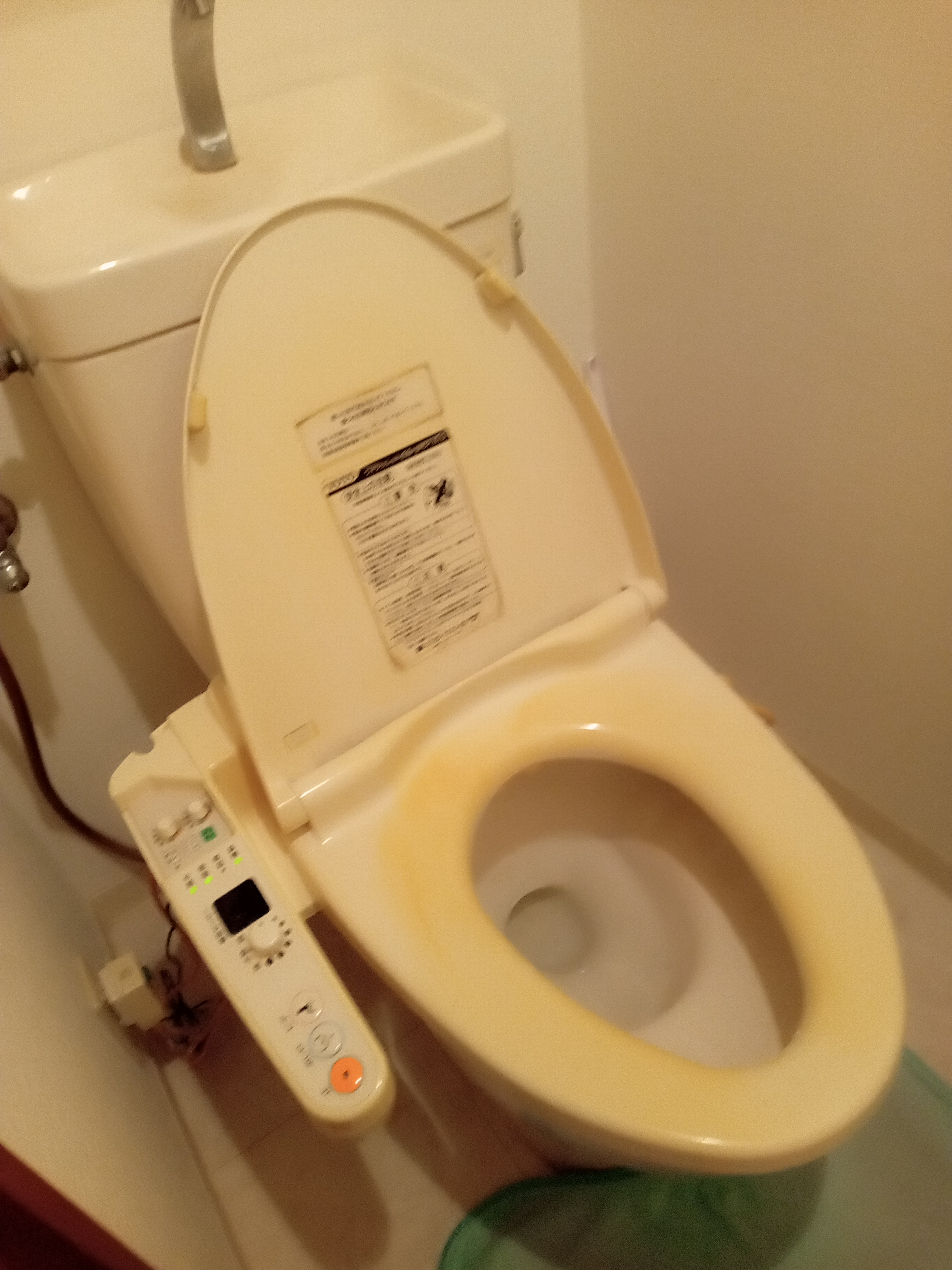 清掃しやすい最新トイレに取り換え