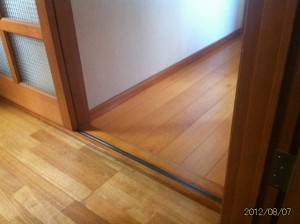 浴室ドアを折れ戸に変更して使いやすく