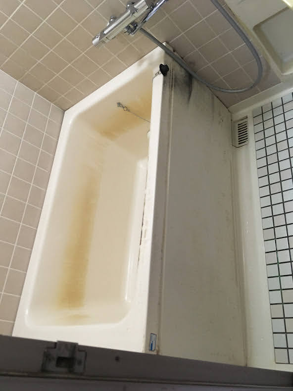 汚れを落とせない浴槽から人工大理石の魔法瓶浴槽