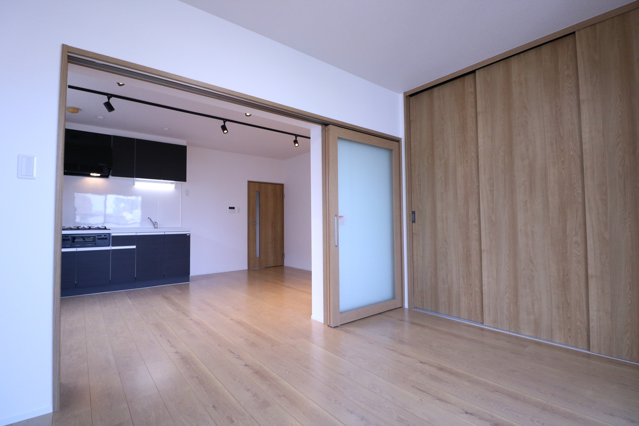 和室から洋室に変更！採光タイプの建具で明るい洋室＆ダイニング
