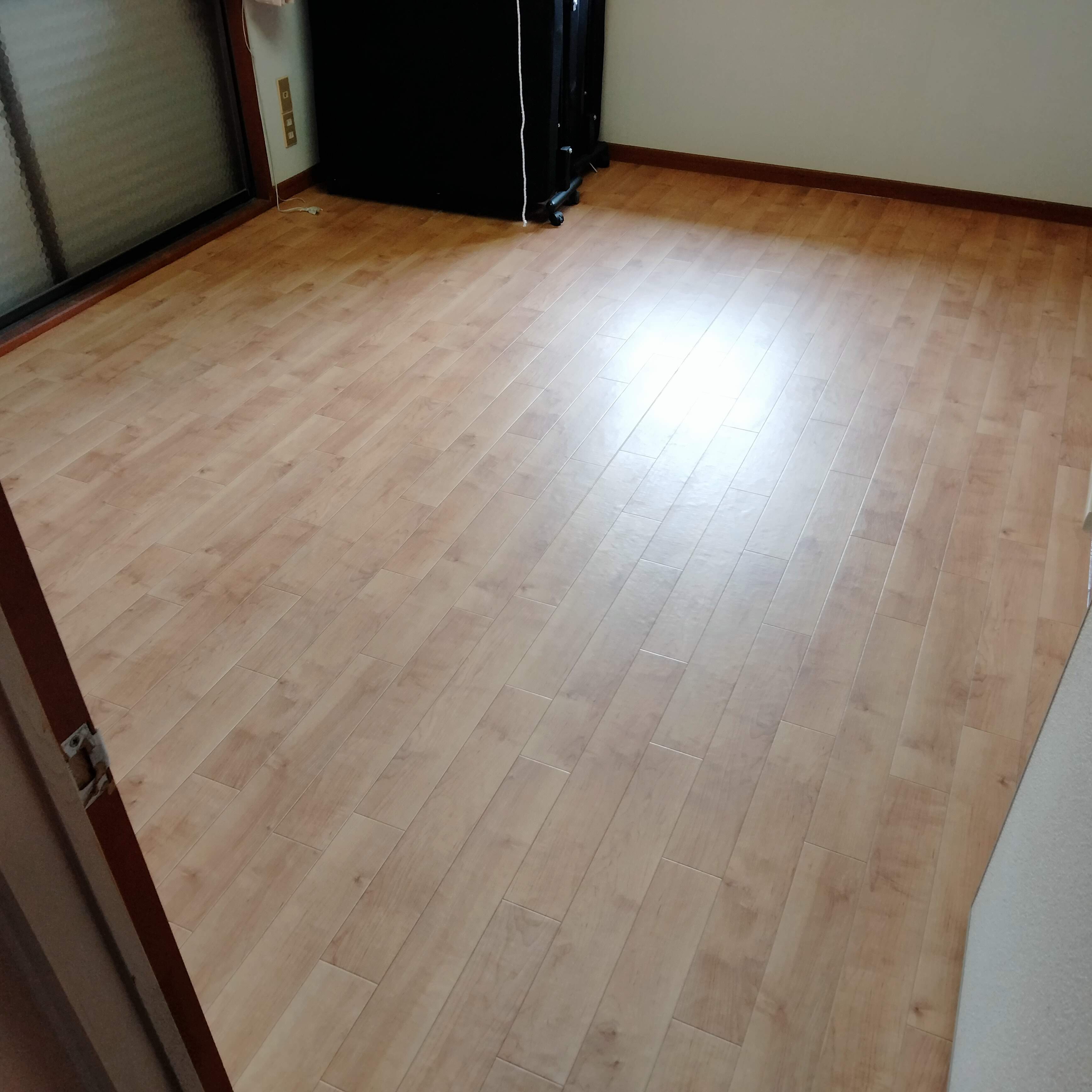 急階段や既存カーペットが古くて不衛生