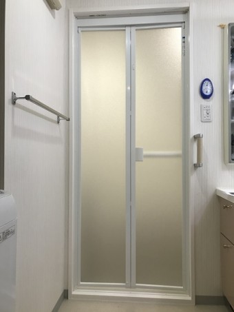 浴室交換と手すり取り付けで入りやすいお風呂に